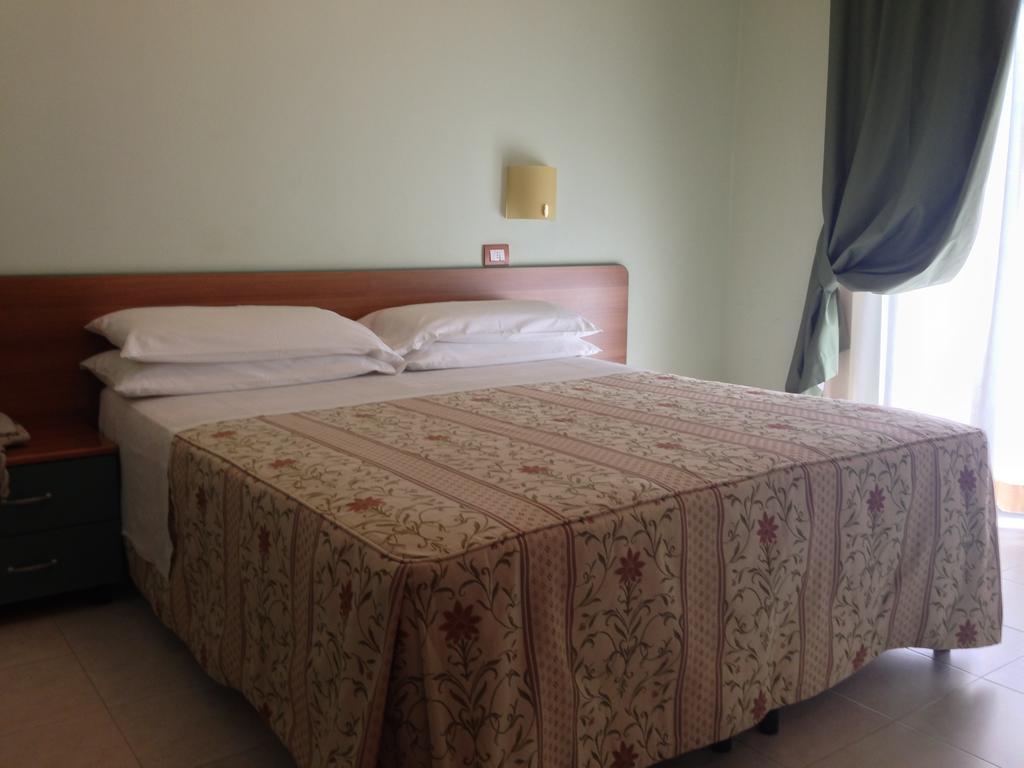 La Perla B&B Hotel Розето-дельи-Абруцци Экстерьер фото