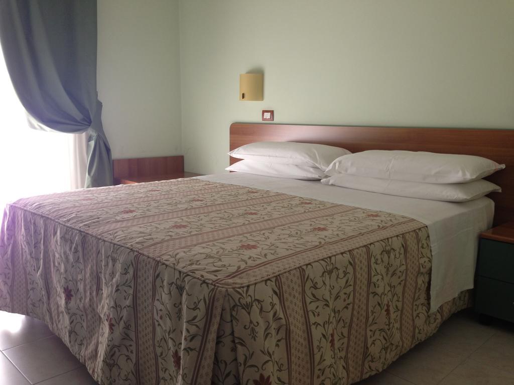 La Perla B&B Hotel Розето-дельи-Абруцци Экстерьер фото