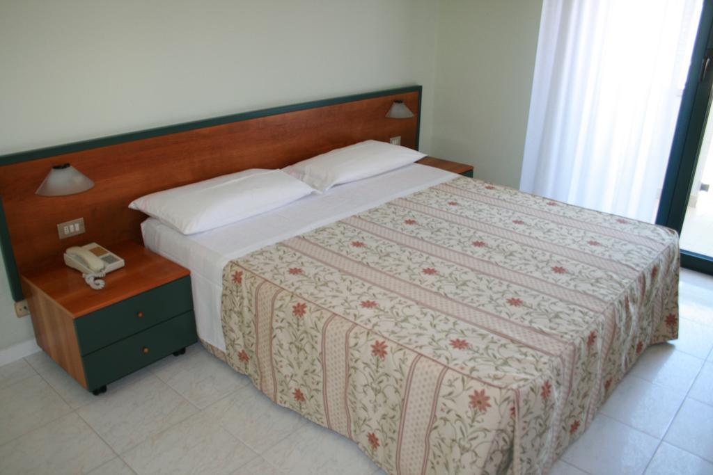 La Perla B&B Hotel Розето-дельи-Абруцци Экстерьер фото